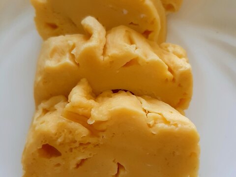 お弁当の定番！レンジで簡単、卵一個で満足の卵焼き